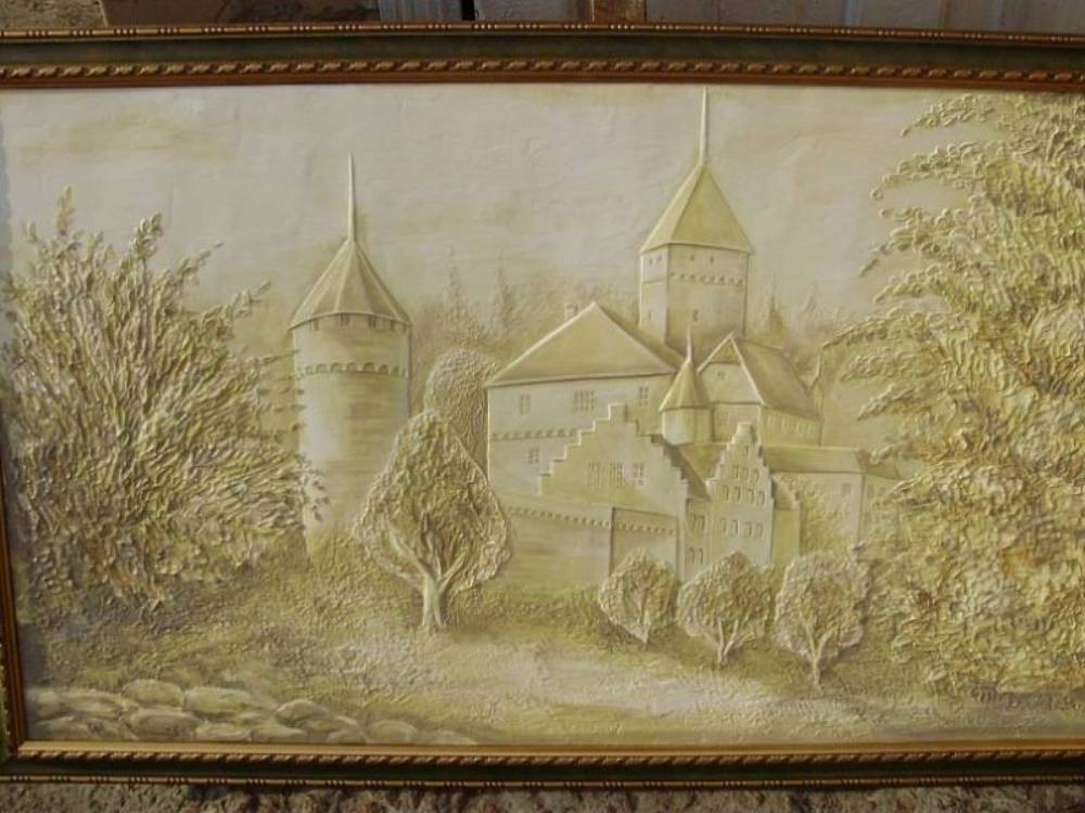 Барельєф (гризаль) замок у лісі